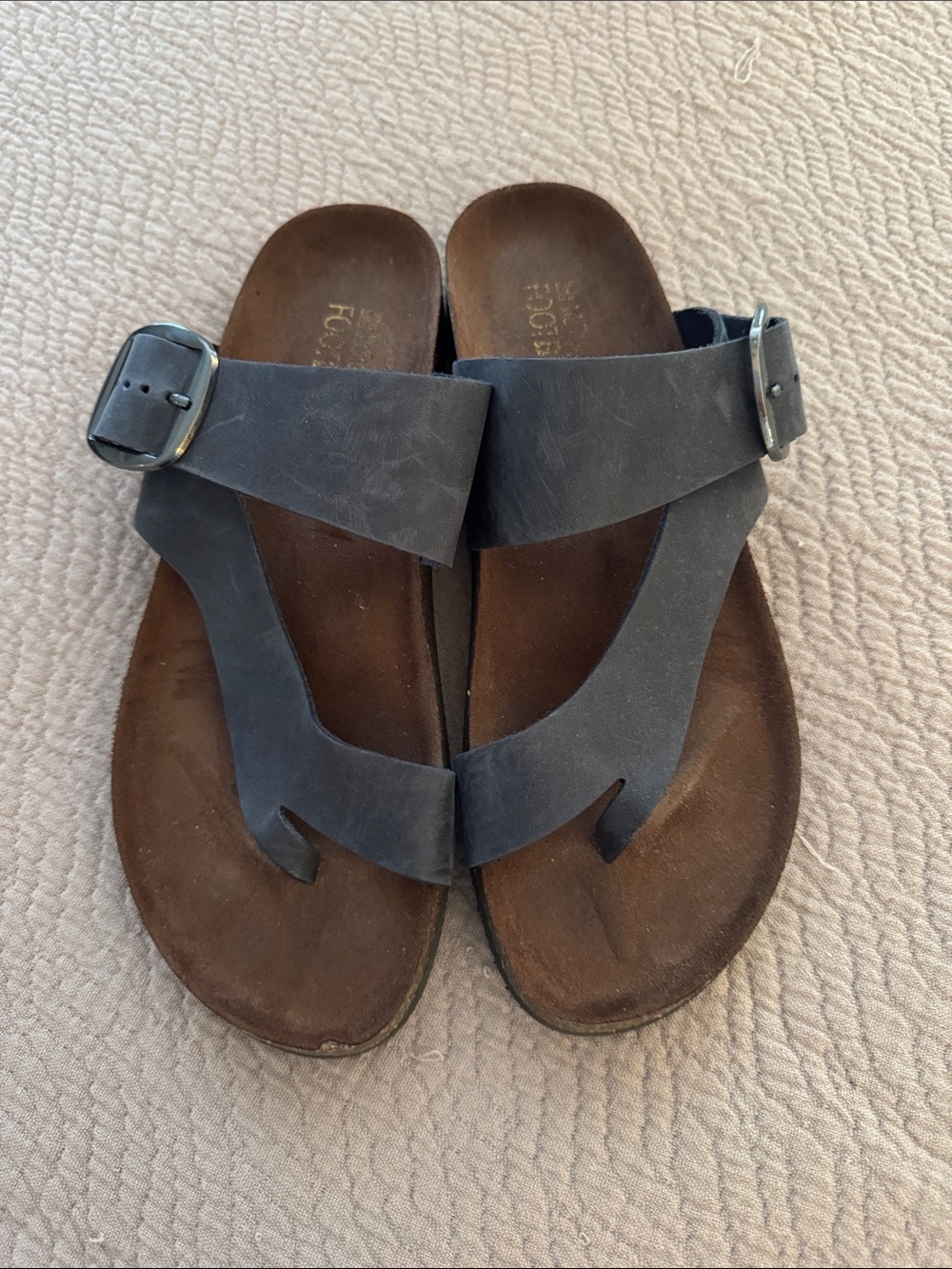 📌White Mountain 12M Navy Strappy Toe-Loop Sandals